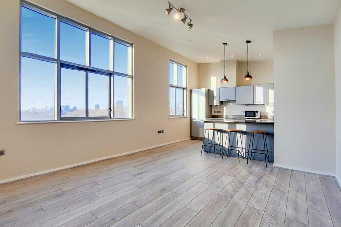 3 Bedroom Flat To Rent In The Reflection, North Woolwich, E16