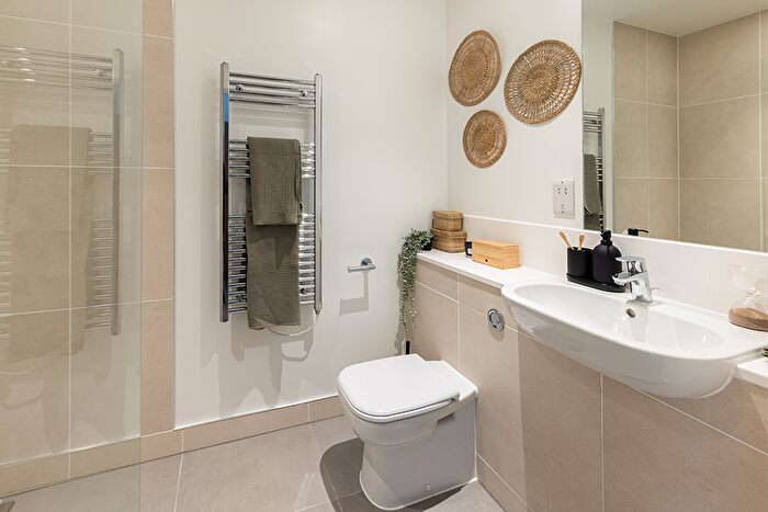 1 Bedroom Flat For Sale In Addiscombe Grove, Croydon, CR0