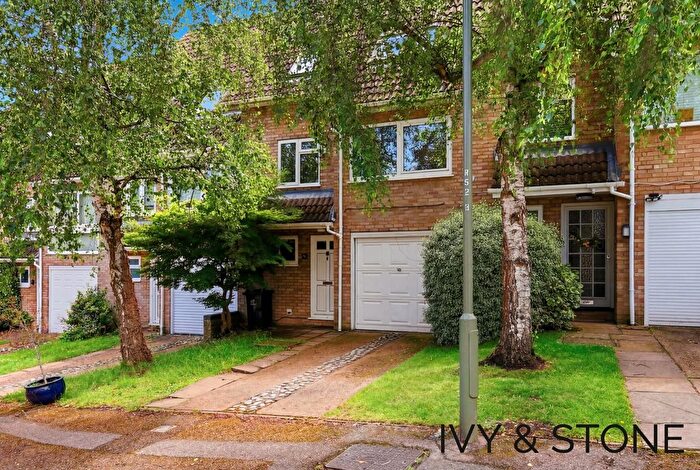 3 Bedroom Terraced House For Sale In Rolvenden Gardens, Bromley, Kent, BR1