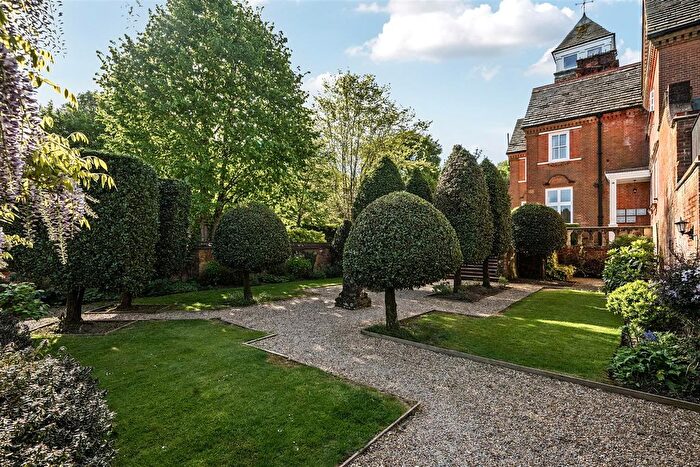 2 Bedroom Flat To Rent In Ranmore Common, Dorking, RH5