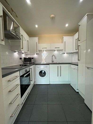 3 Bedroom Flat To Rent In Coldershaw Road, West Ealing, W13