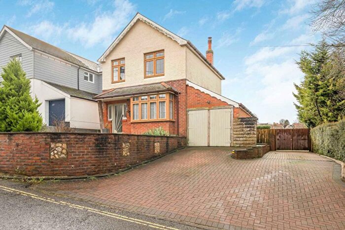3 Bedroom Detached House For Sale In Mount Pleasant Road, Alton, Hampshire, GU34