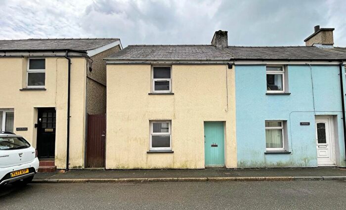 1 Bedroom Terraced House For Sale In High Street, Deiniolen, Caernarfon, Gwynedd, LL55