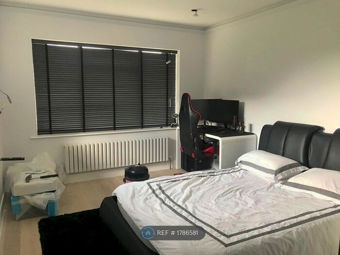 2 Bedroom Flat To Rent In Lower Road, Kenley, CR8