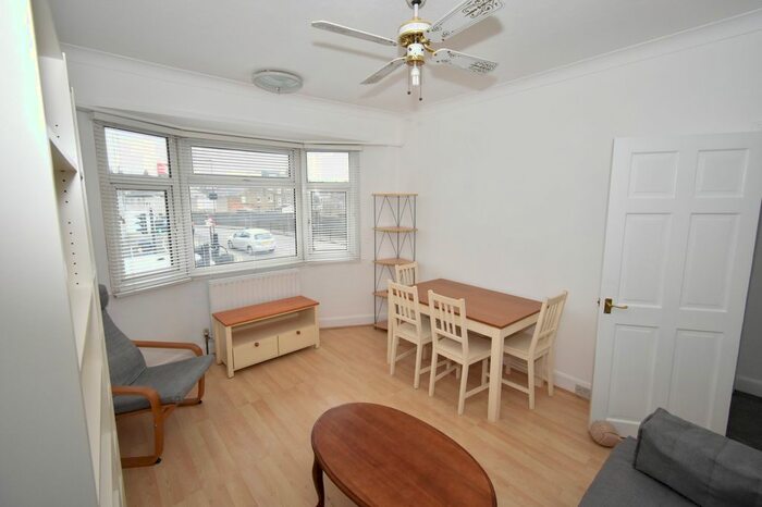 2 Bedroom Maisonette To Rent In Eardley Road, London SW16