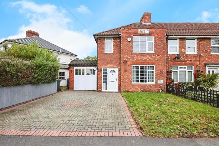 3 Bedroom End Of Terrace House For Sale In Hawthorn Road, Birmingham, B44