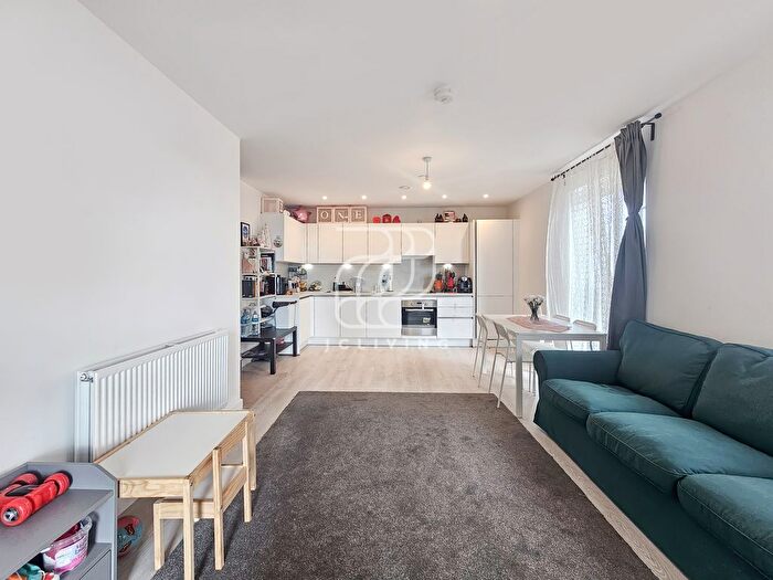 2 Bedroom Flat To Rent In Tabbard Apartments, London, W3