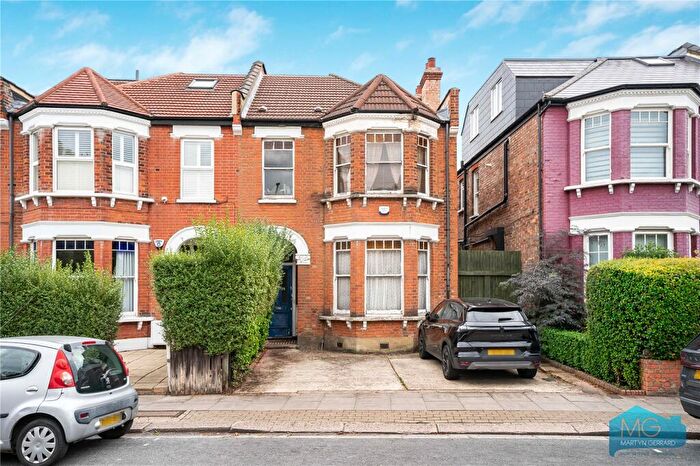 5 Bedroom Semi-Detached House For Sale In Manor View, London, N3