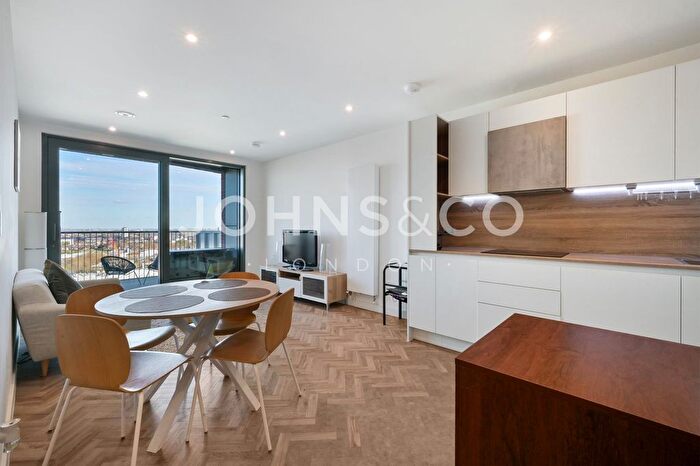 2 Bedroom Flat To Rent In Skyline Apartments, Makers Yard, London, E3