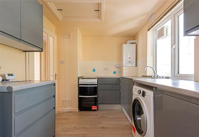1 Bedroom Flat To Rent In Whitby Court, Islington, London, N7