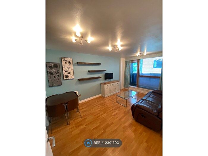 2 Bedroom Flat To Rent In High Street, Manchester, M4