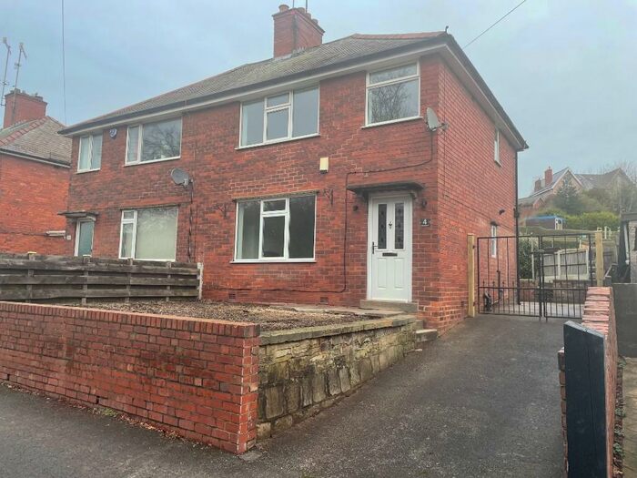3 Bedroom Semi-Detached House To Rent In Valley Crescent, Chesterfield, Derbyshire, S41