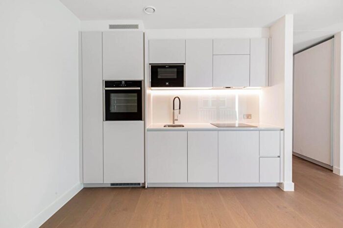 Flat To Rent In Brooke Street, London, EC1N