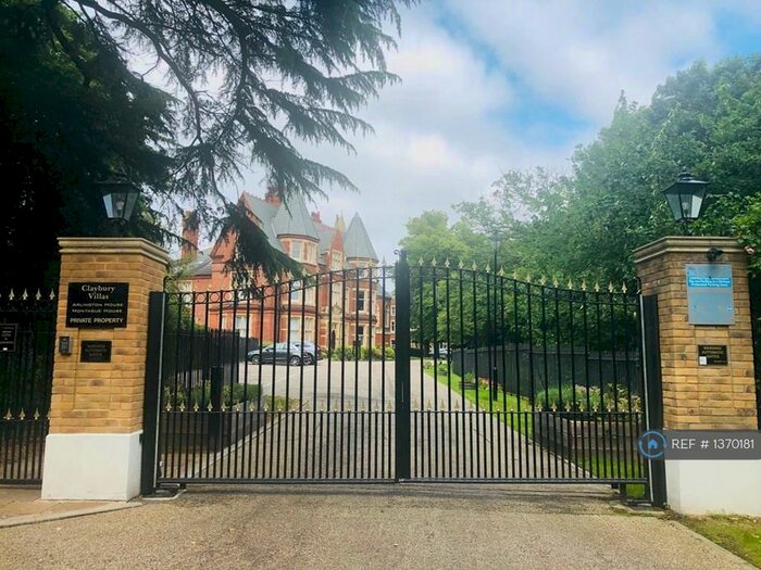 2 Bedroom Flat To Rent In Arlington House, Woodford Green, IG8