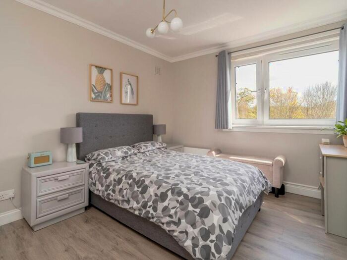 2 Bedroom Flat To Rent In Barnton Court, Barnton, Edinburgh, EH4