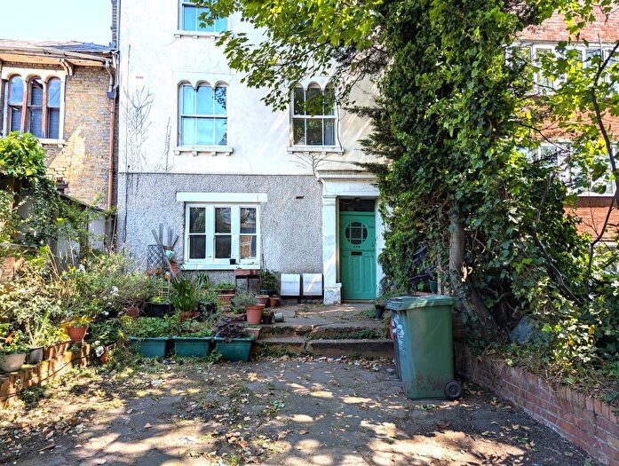 3 Bedroom Flat To Rent In Hornsey Road, London, N19