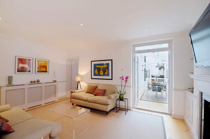 2 Bedroom Flat To Rent In Redcliffe Street, London, SW10