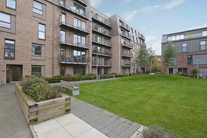 2 Bedroom Flat For Sale In Flat Hughes Close, Canonmills, Edinburgh, EH7