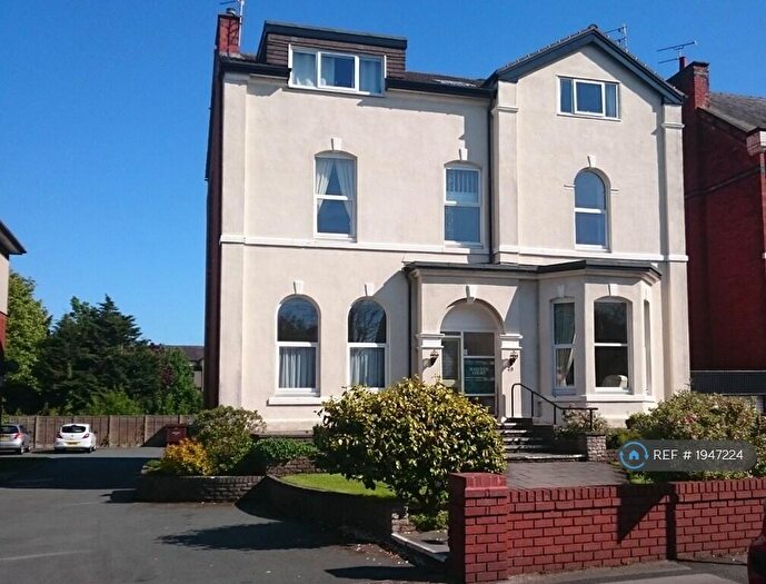 2 Bedroom Flat To Rent In Malvern Court, Southport, PR8