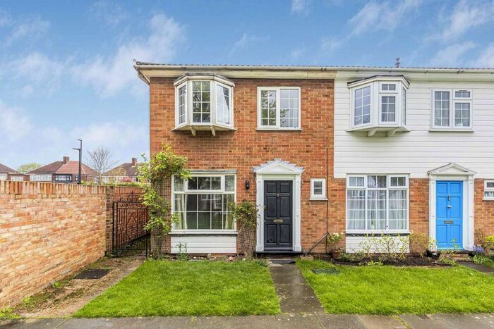 3 Bedroom Semi-Detached House To Rent In Regency Mews, Isleworth, TW7
