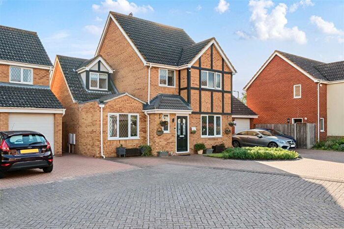 5 Bedroom Detached House For Sale In Lindisfarne Priory, Bedford, MK41