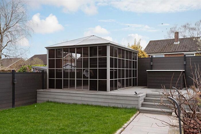 4 Bedroom House To Rent In Woodfield Close, Redhill, RH1
