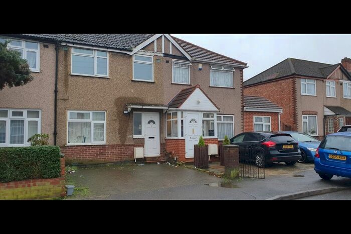 4 Bedroom Semi-Detached House To Rent In Laburnum Road, Hayes UB3