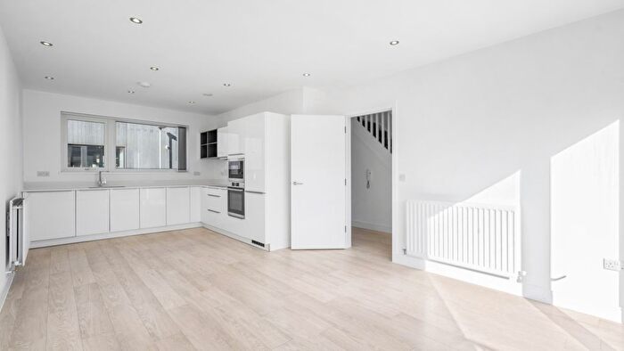 2 Bedroom Maisonette To Rent In Trumpington, Cambridge, CB2