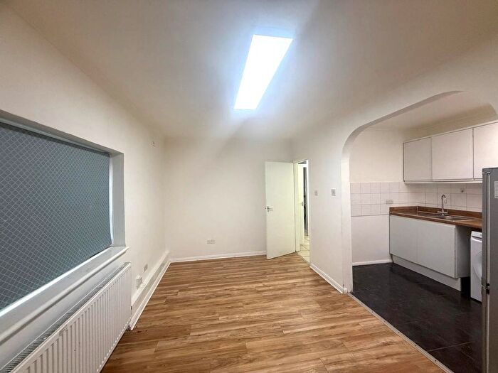 1 Bedroom Maisonette To Rent In Upper Sutton Lane, Hounslow, TW5