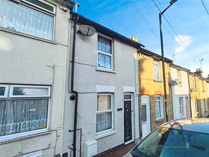 2 Bedroom Terraced House For Sale In Castle Road, Chatham, Medway, ME4