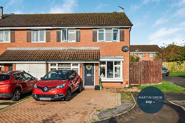 3 Bedroom Semi-Detached House For Sale In Wodhams Drive, Brackley, NN13