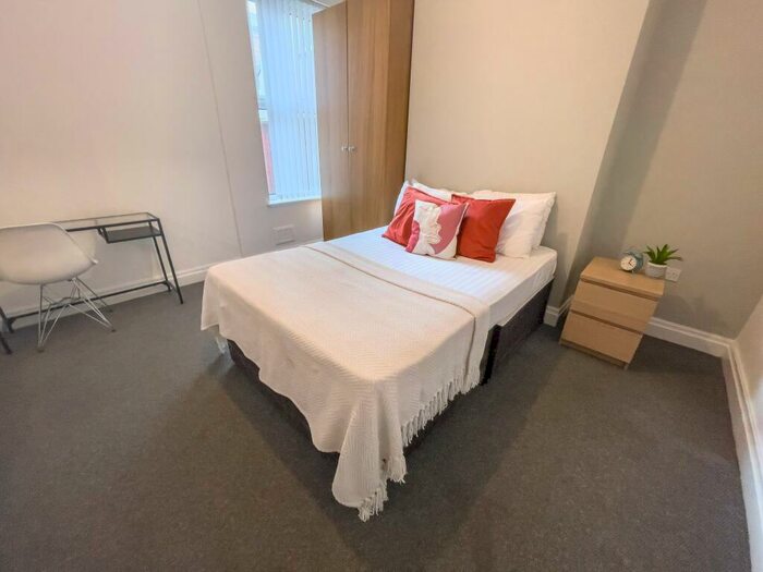 5 Bedroom Terraced House To Rent In Jubilee Drive, L7