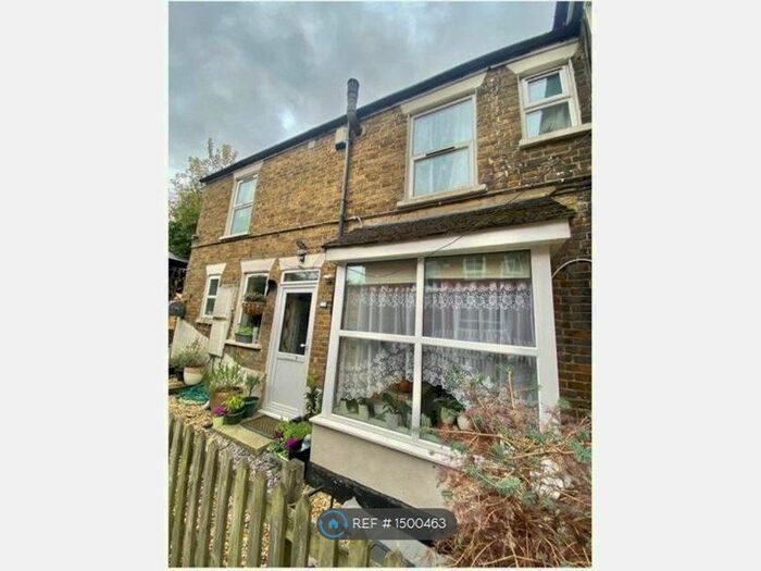 1 Bedroom Semi-Detached House To Rent In West Wycombe Road, High Wycombe, HP12