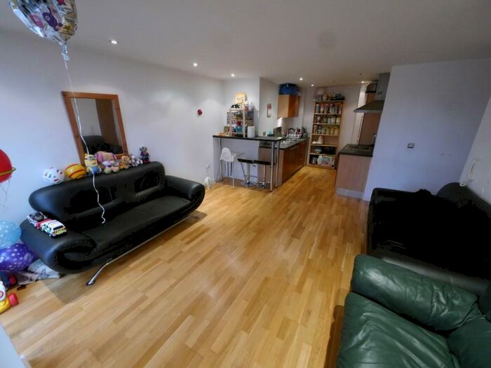 2 Bedroom Flat To Rent In Faroe Building, LS12