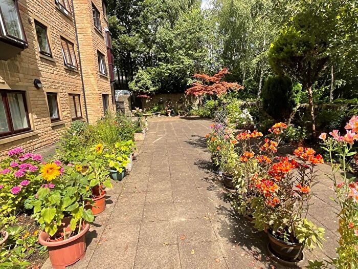 1 Bedroom Flat To Rent In Third-Floor Flat, St James Court, Bradford Road, Brighouse, West Yorkshire, HD6