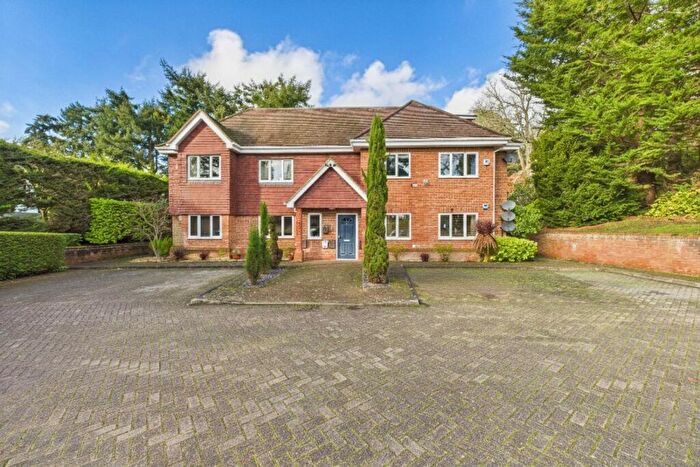 2 Bedroom Apartment For Sale In Connaught Road, Camberley, Surrey, GU15