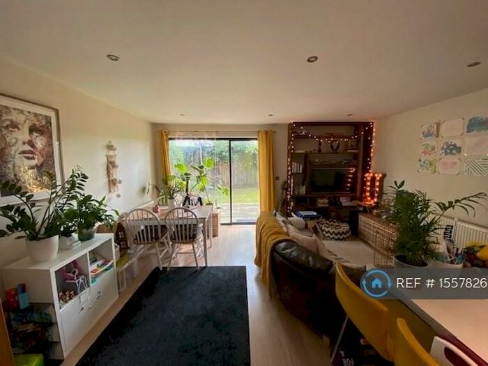 2 Bedroom Flat To Rent In Watersmeet Place, London, N4