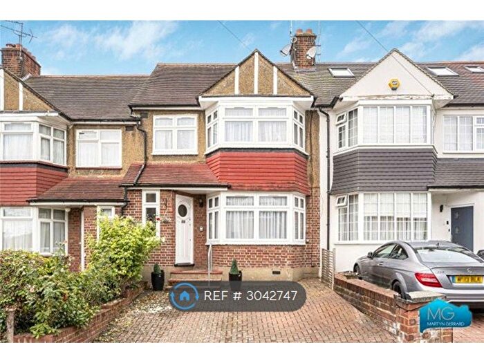 3 Bedroom Terraced House To Rent In Cardrew Avenue, London, N12