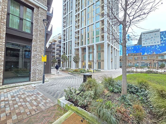 2 Bedroom Flat To Rent In Cendal Crescent, London, E1