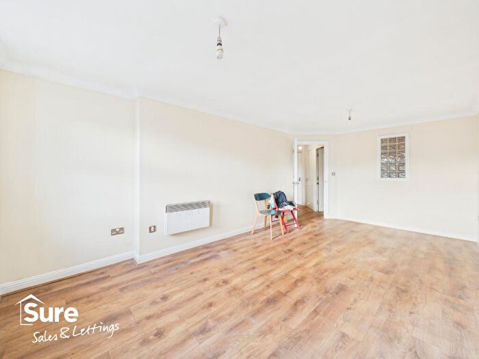 2 Bedroom Flat For Sale In Selden Hill, Hemel Hempstead, Hertfordshire, HP2