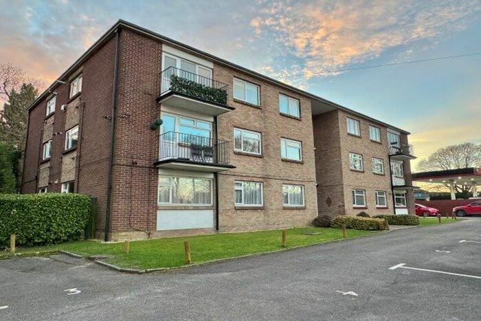2 Bedroom Flat To Rent In Oak Road, Fareham, PO15