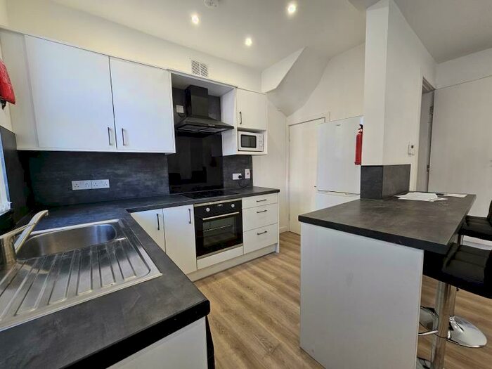 3 Bedroom Terraced House To Rent In Beechwood Avenue, Burley, Leeds, LS4