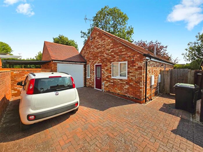 2 Bedroom Bungalow To Rent In Prospect Avenue, Rushden, NN10