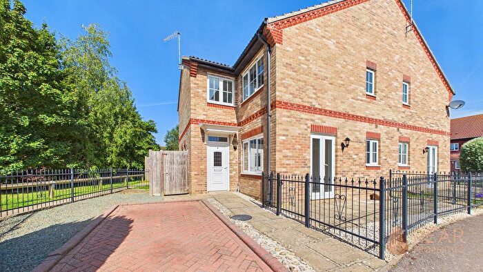 2 Bedroom Terraced House To Rent In Aspen Close, Littlehampton, BN17