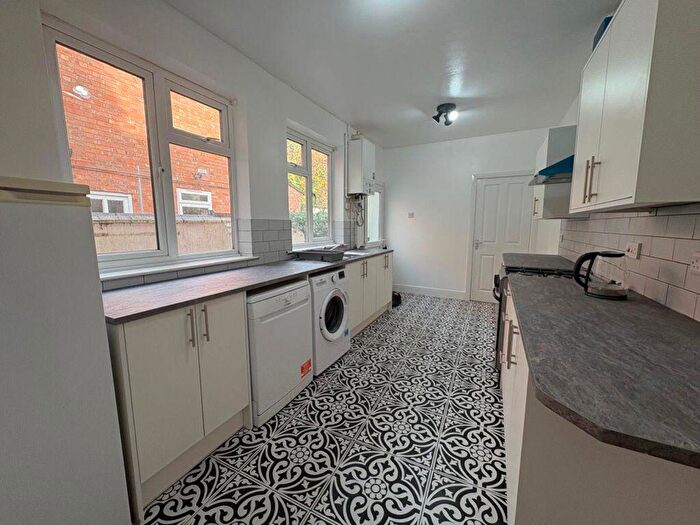 4 Bedroom Terraced House To Rent In Lytton Road, Leicetser, LE2