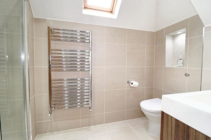 2 Bedroom Apartment To Rent In Albany Road, Walton-On-Thames, Surrey, KT12