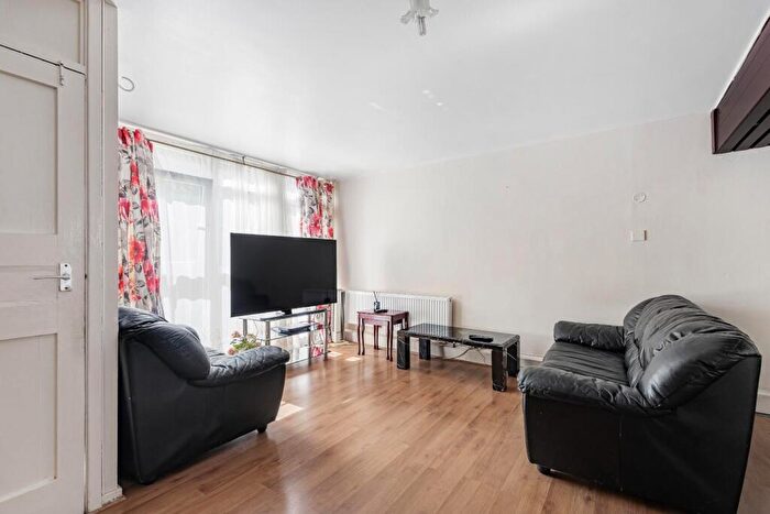 3 Bedroom Flat For Sale In Flaxman Road, London, SE5