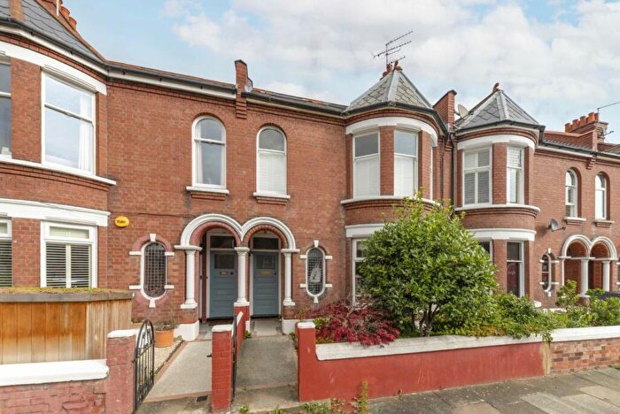 2 Bedroom Maisonette To Rent In Burnbury Road, Balham, SW12