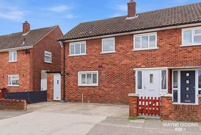 3 Bedroom Semi Detached House For Sale In Goddard Road, Grays, RM16