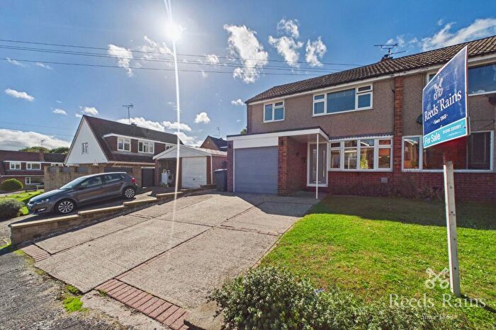 3 Bedroom Semi Detached House For Sale In Deerlands Road, Wingerworth, Chesterfield, Derbyshire, S42